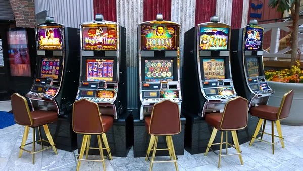 Live baccarat table with multilingual dealer Live baccarat table with multilingual dealer
